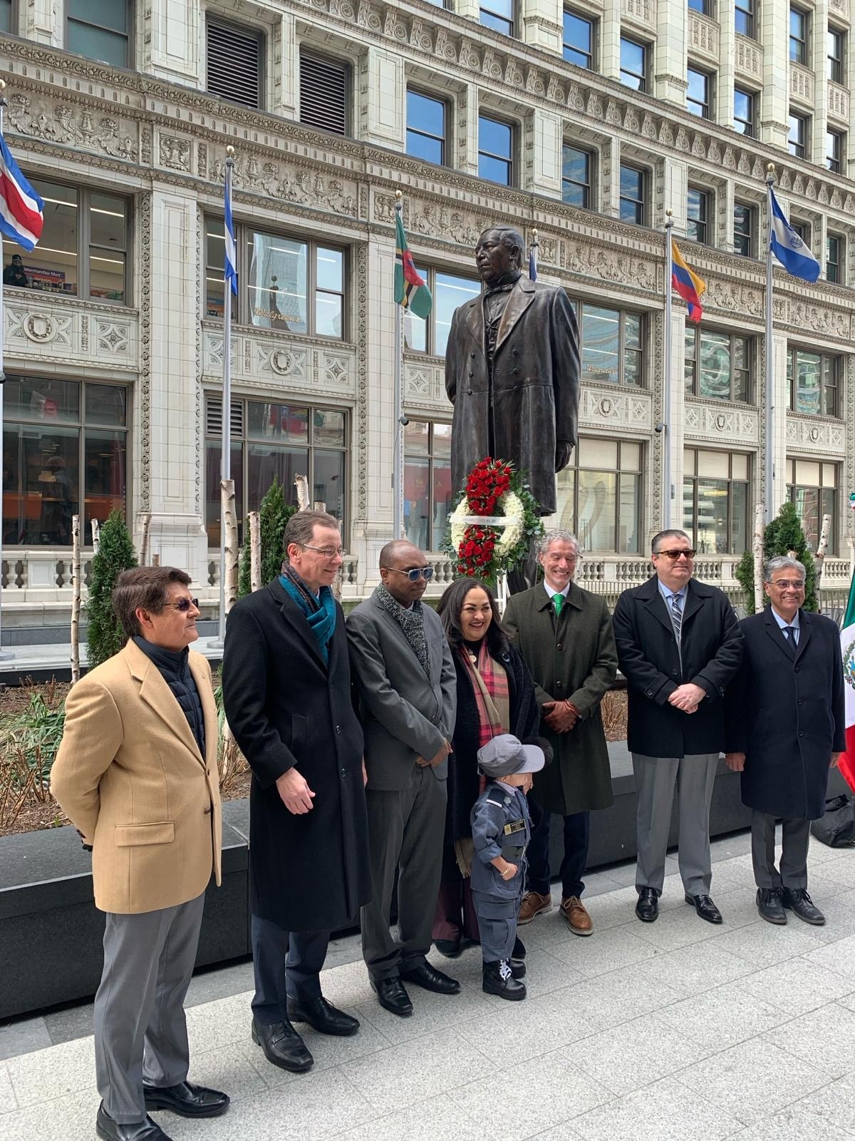 Cónsul General Rindió Tributo A Benito Juárez En La Plaza De Las Américas Consulado De Colombia 9293